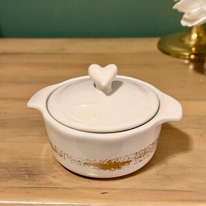 Ayesha Curry Mini Casserole Dish – 10 oz White w/ Gold Detail & Heart Lid Handle